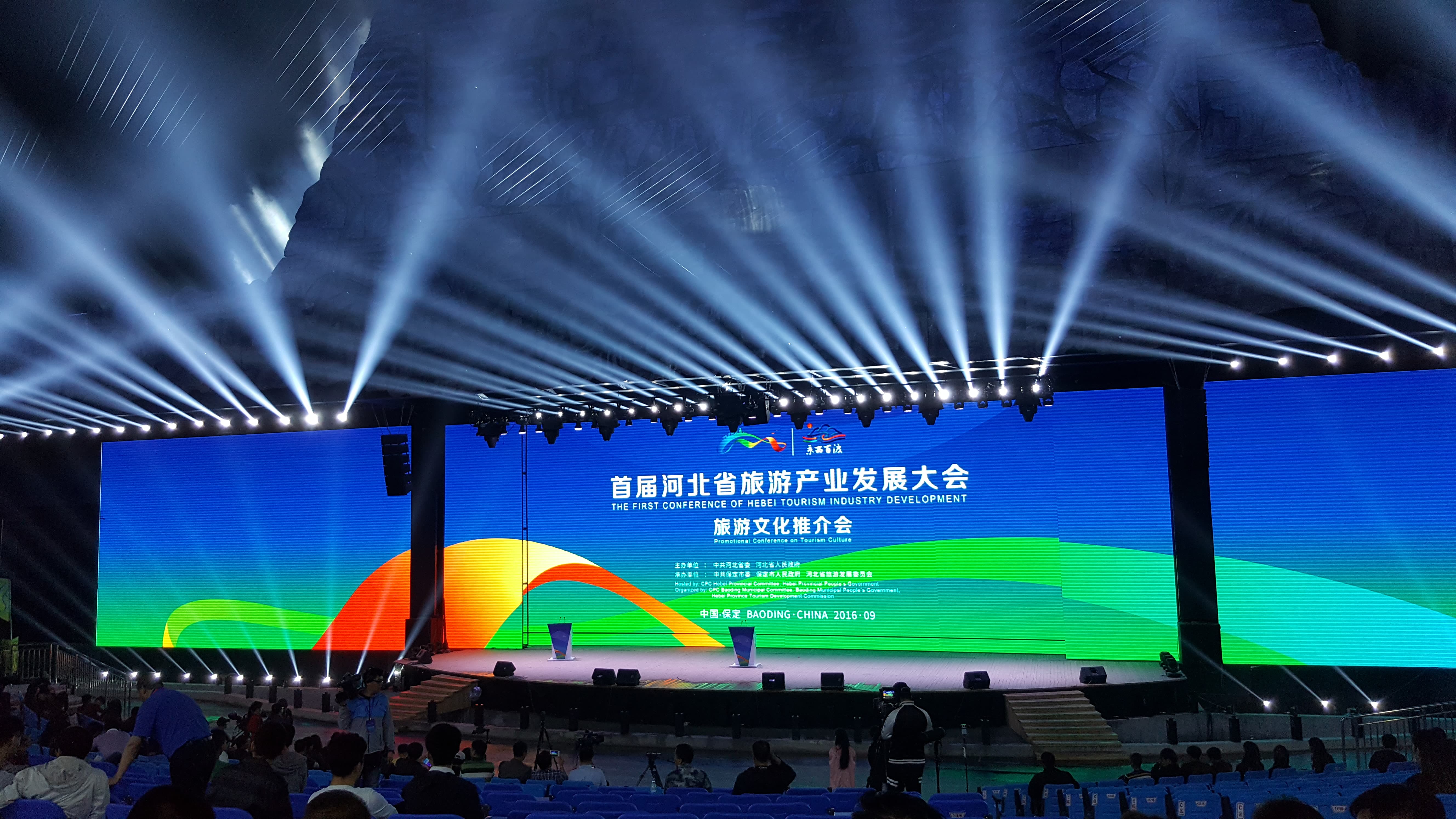 對開移動(dòng)翻轉(zhuǎn)LED屏9