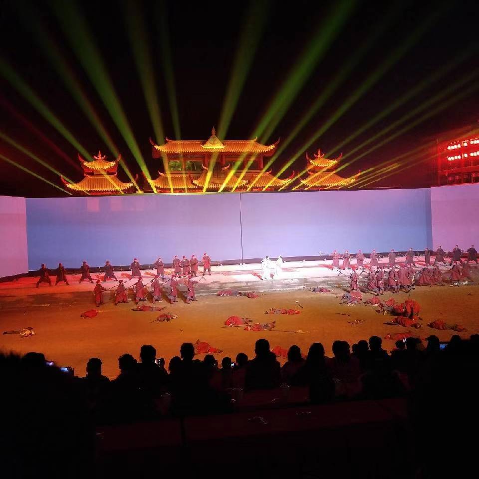 對開移動(dòng)翻轉(zhuǎn)LED屏2